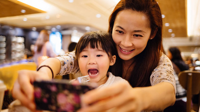 mom and daughter playing games